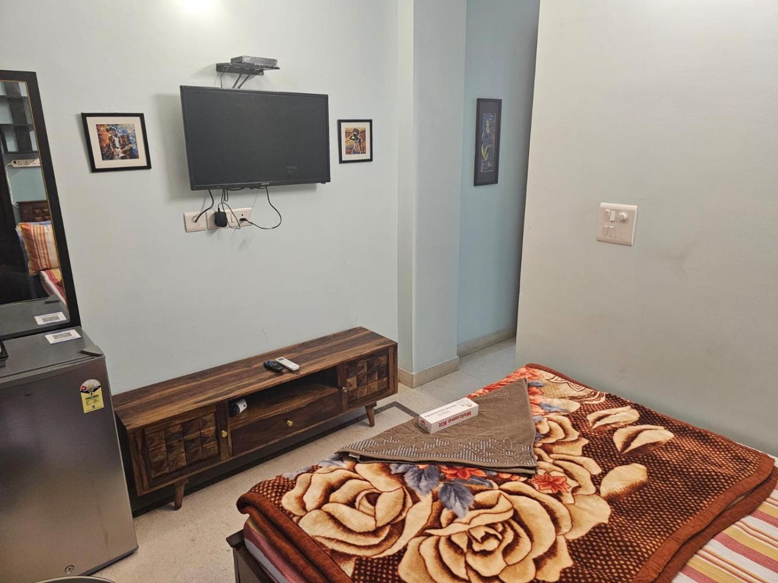 Sky Bloom Luxury Homestay New Delhi Buitenkant foto