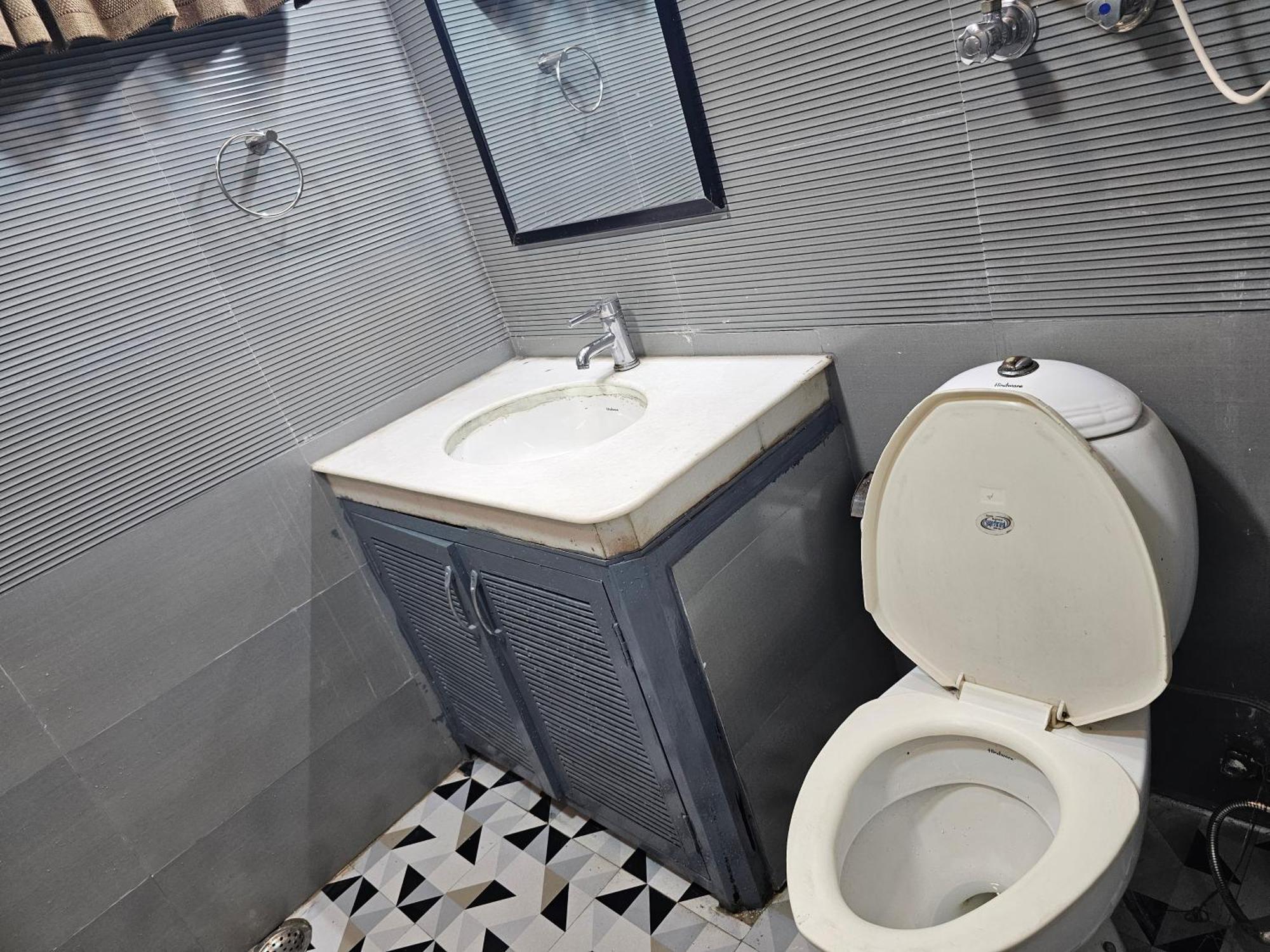 Sky Bloom Luxury Homestay New Delhi Buitenkant foto